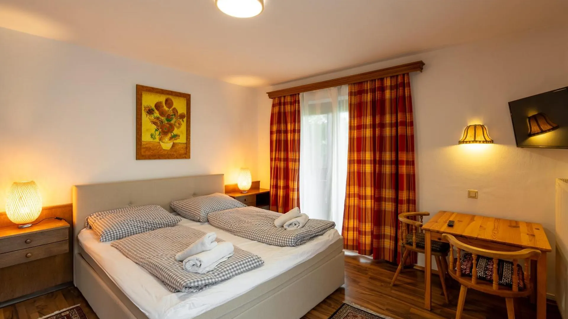 Familienappartement Mit Balkon Salzburg Austria