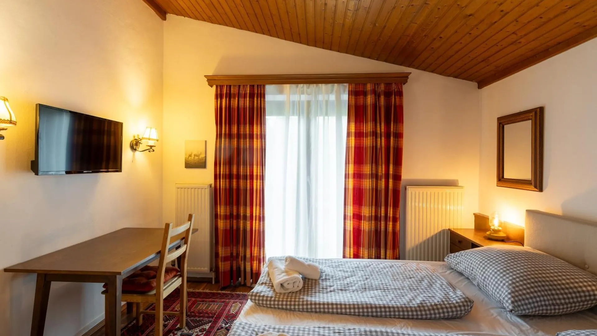 Familienappartement Mit Balkon Salzburg Apartment